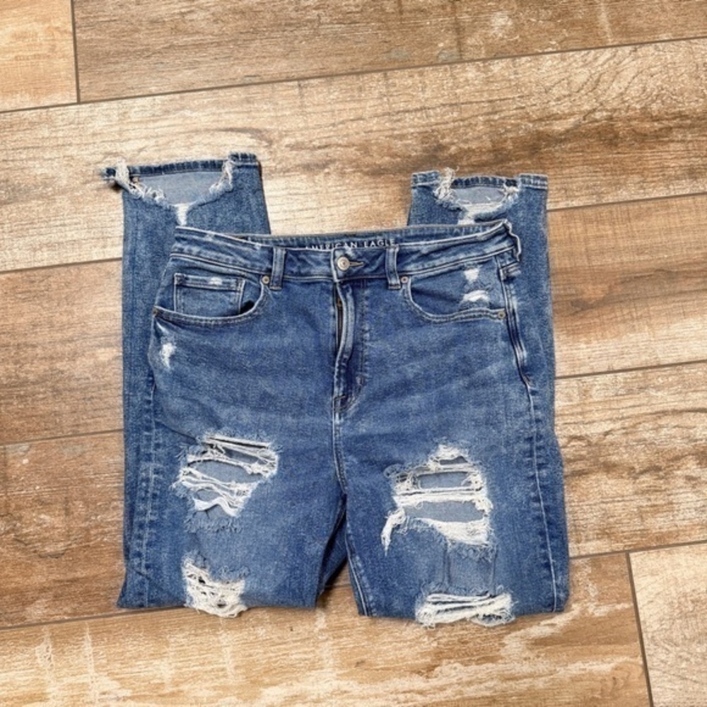 American Eagle Outfitters | Distressed Stretch Mom Jeans